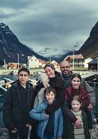 FJORD_00_Family Picture Portrait.jpg